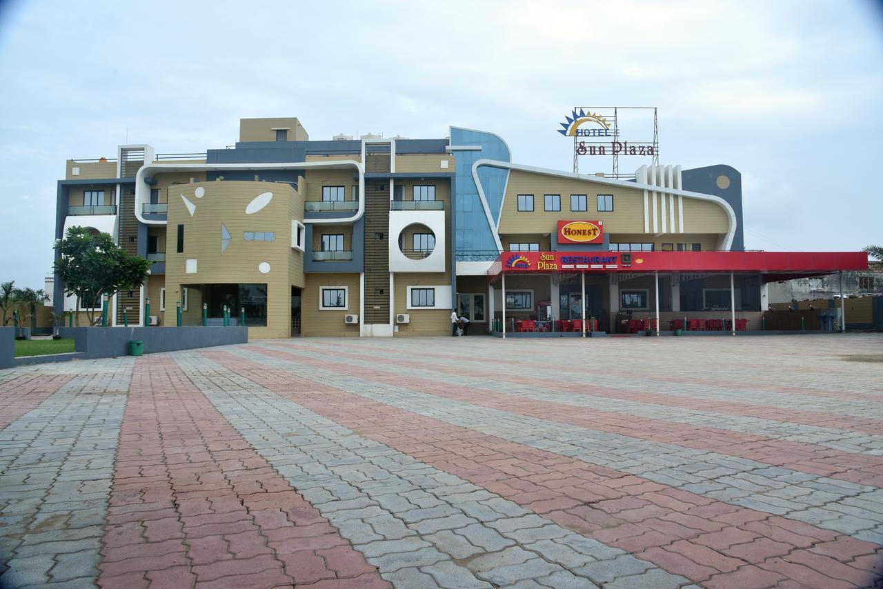 Hotel Sun Plaza Somnāth Buitenkant foto