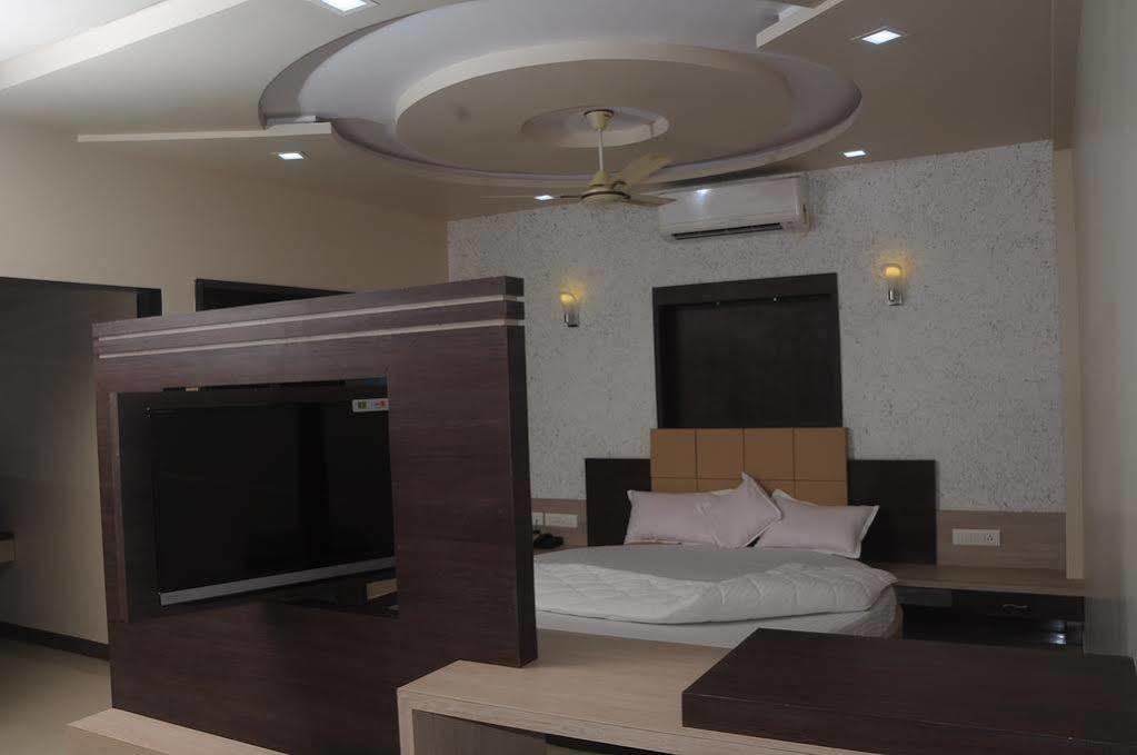 Hotel Sun Plaza Somnāth Buitenkant foto