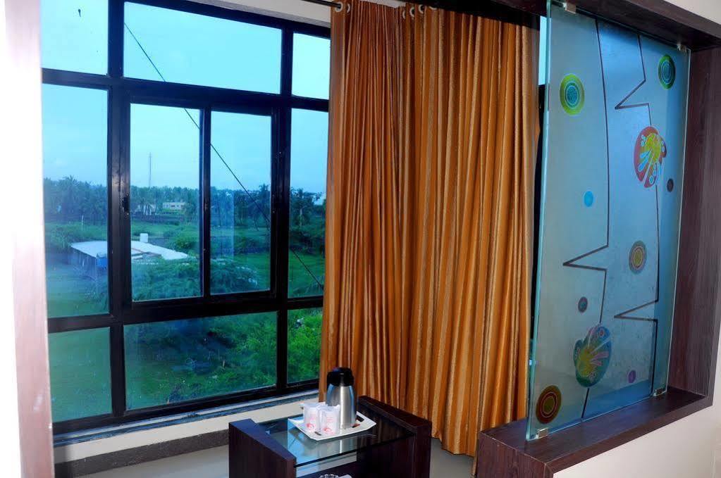 Hotel Sun Plaza Somnāth Buitenkant foto