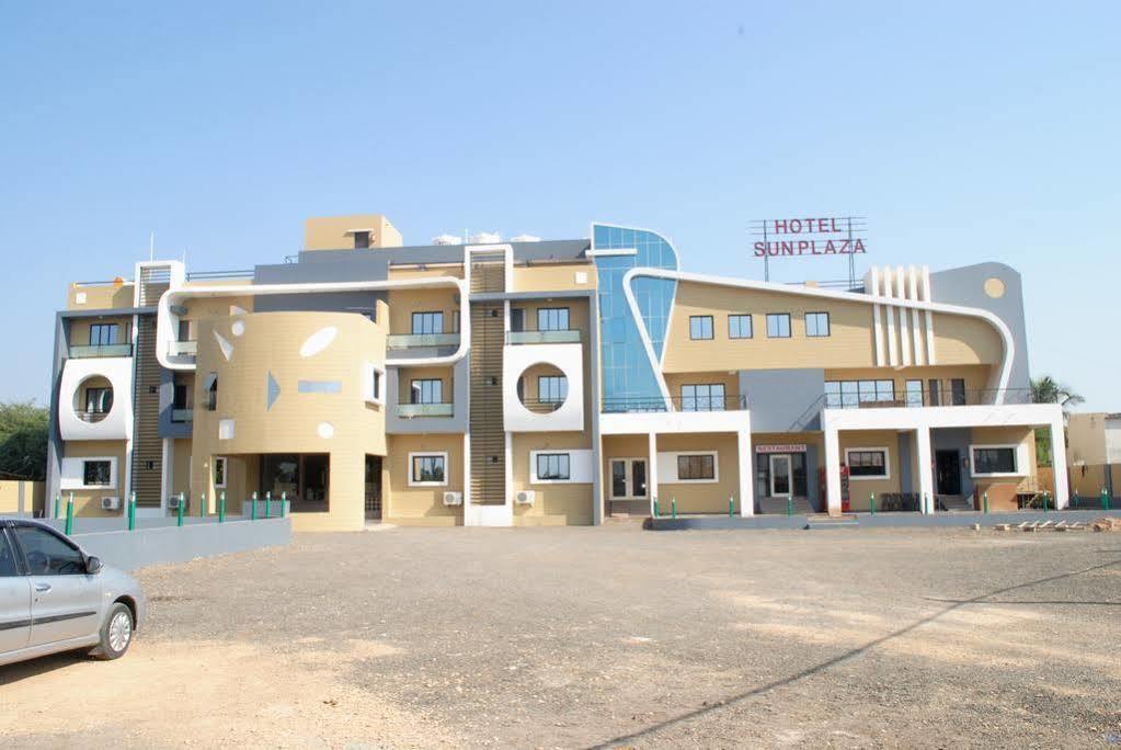 Hotel Sun Plaza Somnāth Buitenkant foto